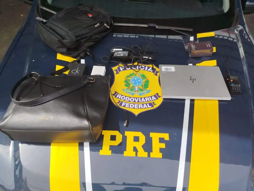 Trio do Chile é preso pela PRF após furto em veículo na Via Dutra