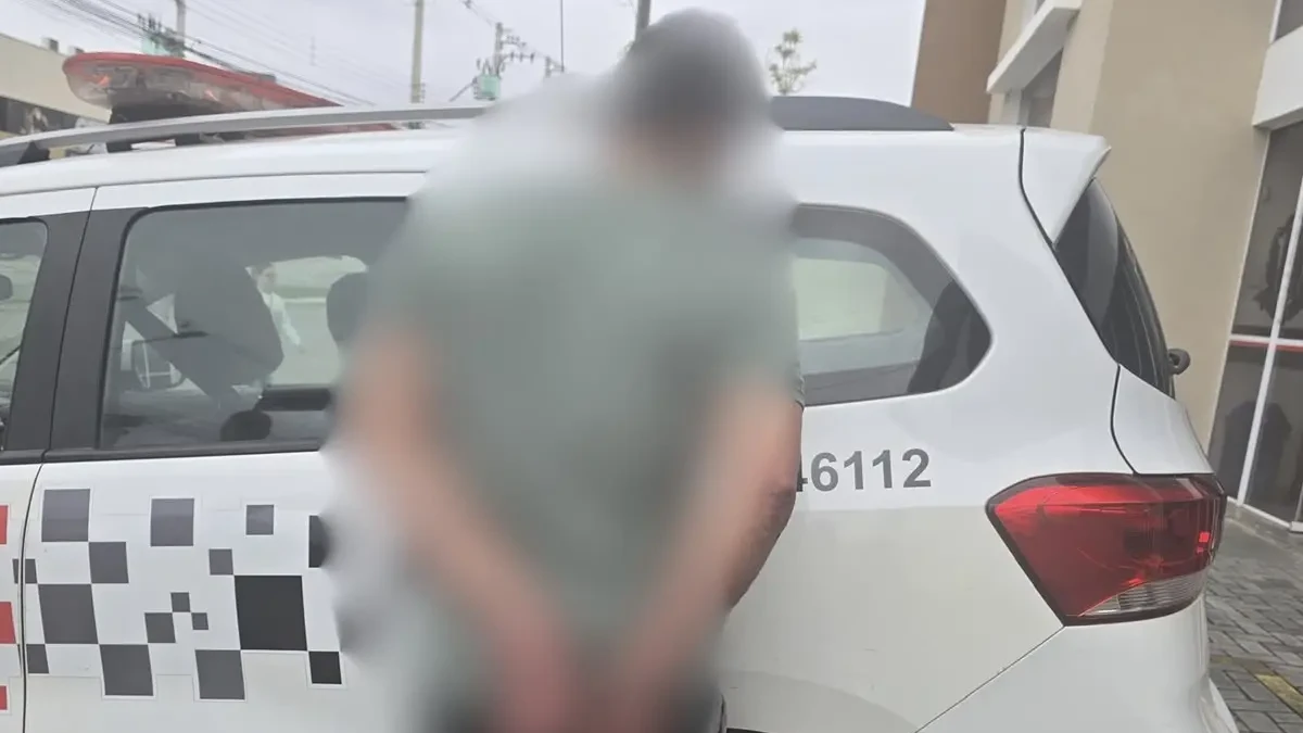 Homem é preso suspeito de tentar matar companheira a facadas