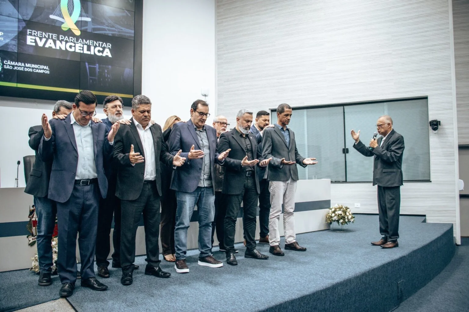 Prefeito de São José dos Campos participa de evento evangélico em meio a crise ocasionada por amante