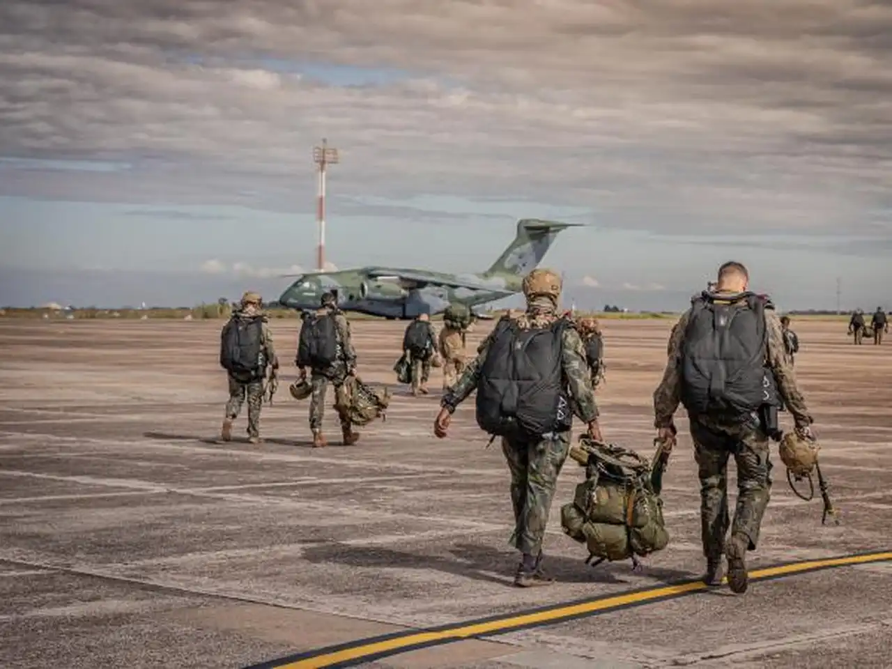 Força Aérea Brasileira envia avião da Embraer em missão na Venezuela