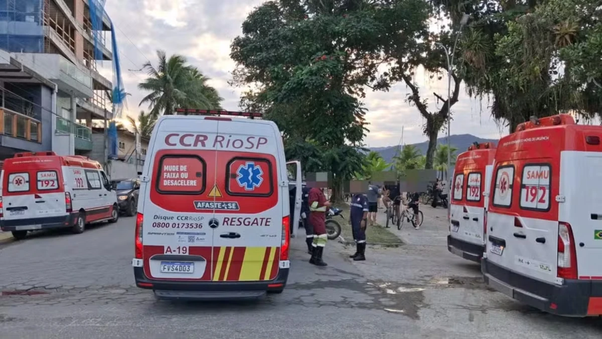 Lancha afunda com 12 pessoas após ventania em Ubatuba; criança de 6 anos está
em estado grave