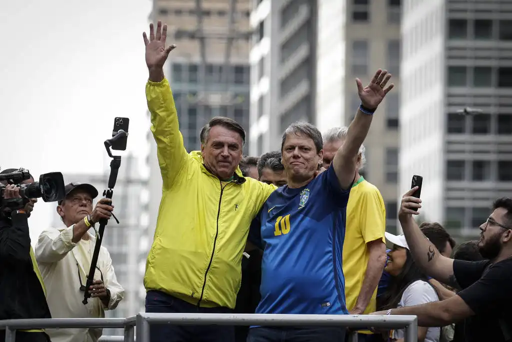 Pressão por anistia de Bolsonaro cresce no Congresso durante julgamento do STF