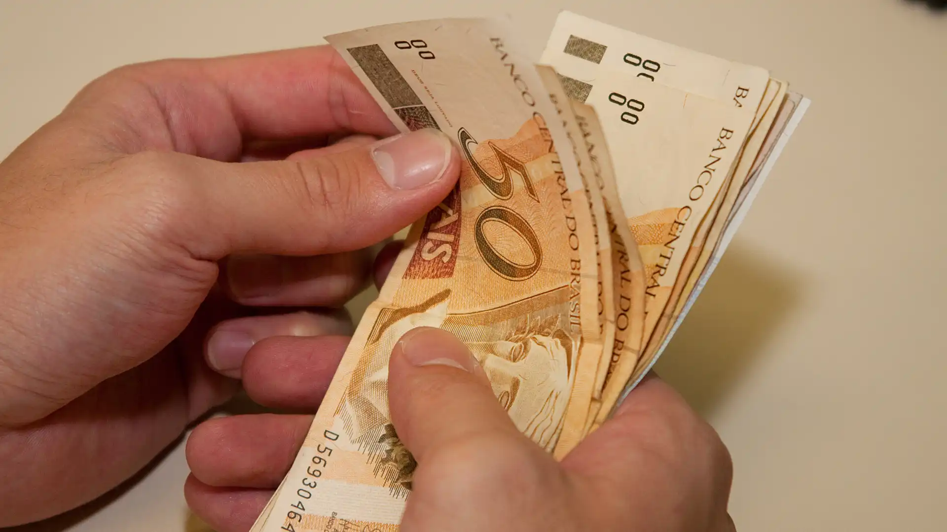 Endividamento das famílias brasileiras chega a 81,6%, segundo a CNC