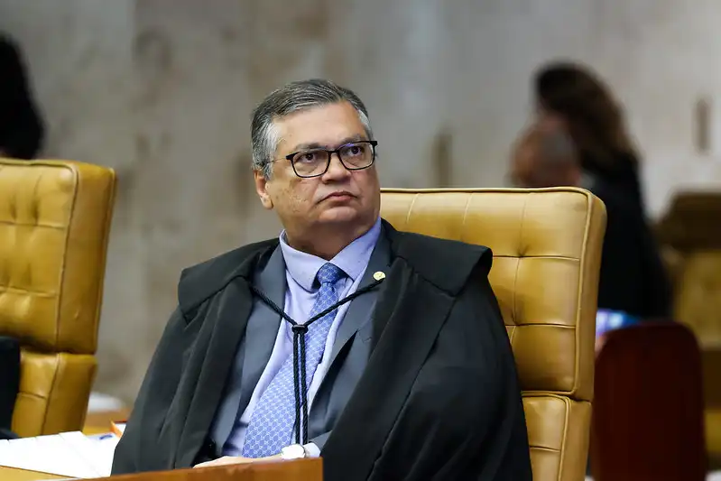 STF endurece punição a magistrados e acaba com aposentadoria compulsória