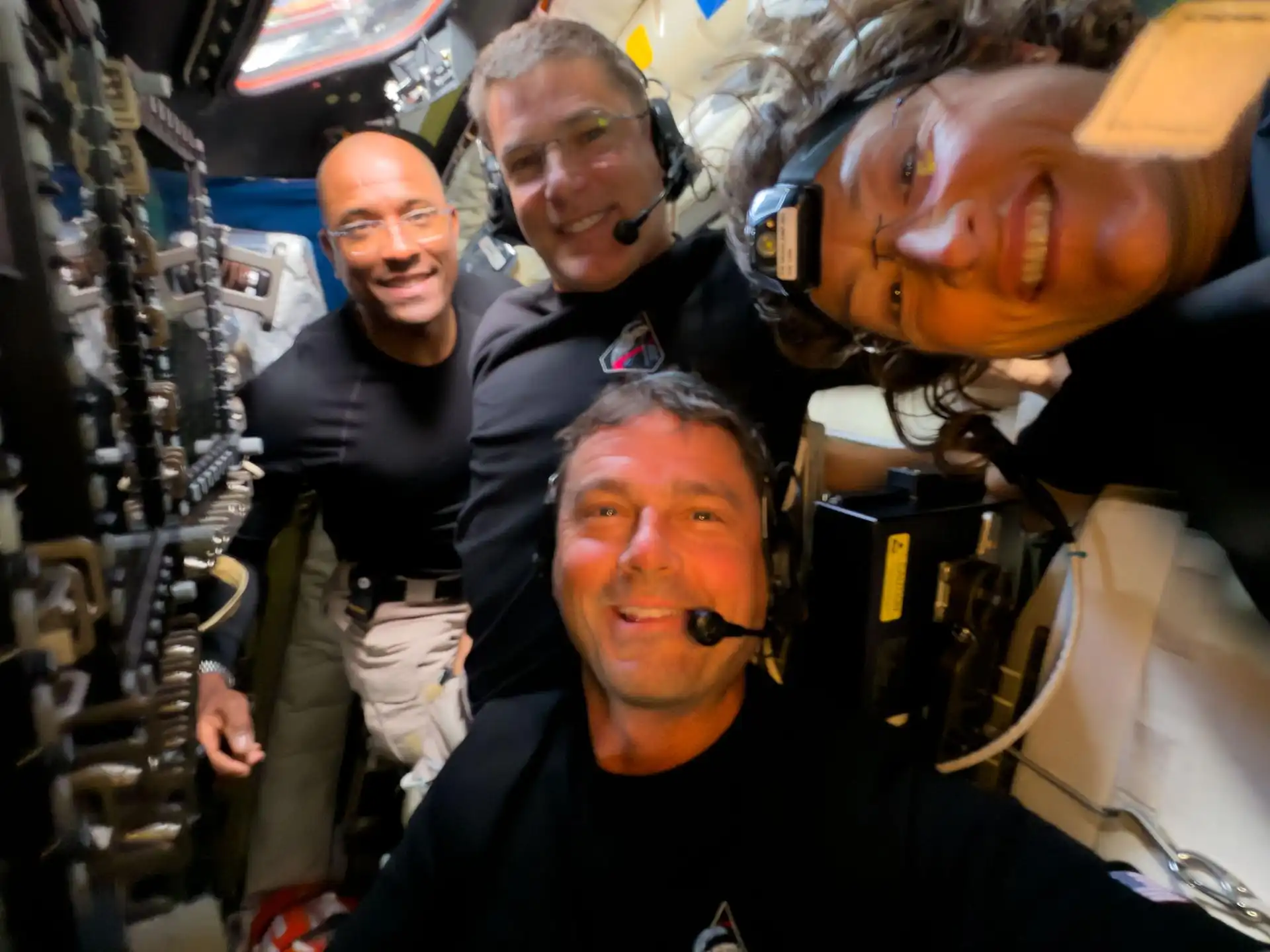 NASA divulga imagens feitas por tripulação da Artemis II; Confira
