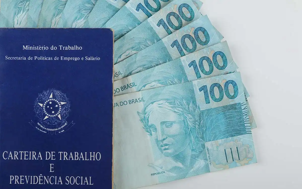 Primeira parcela do 13º deve ser paga até sexta-feira (28): veja como calcular 