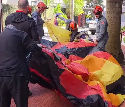 Dois balões caem em São José dos Campos na manhã deste domingo (07)