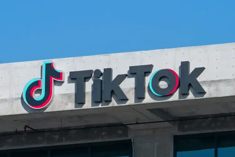 TikTok afirma ter movimentado até R$ 37,3 bilhões no PIB e gerado até 447 mil empregos no Brasil em 2025