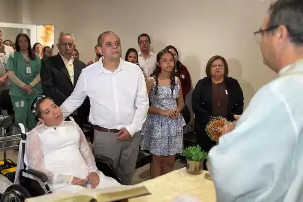 Paciente com câncer no cérebro realiza sonho e se casa no Hospital Regional de São José dos Campos