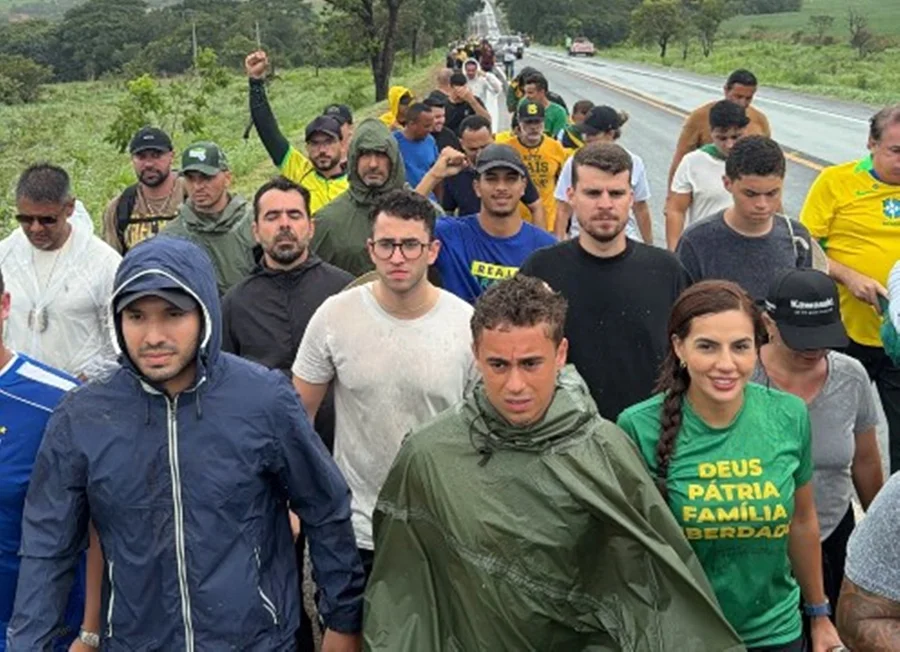 PRF aponta riscos em caminhada liderada por Nikolas Ferreira na BR-040 