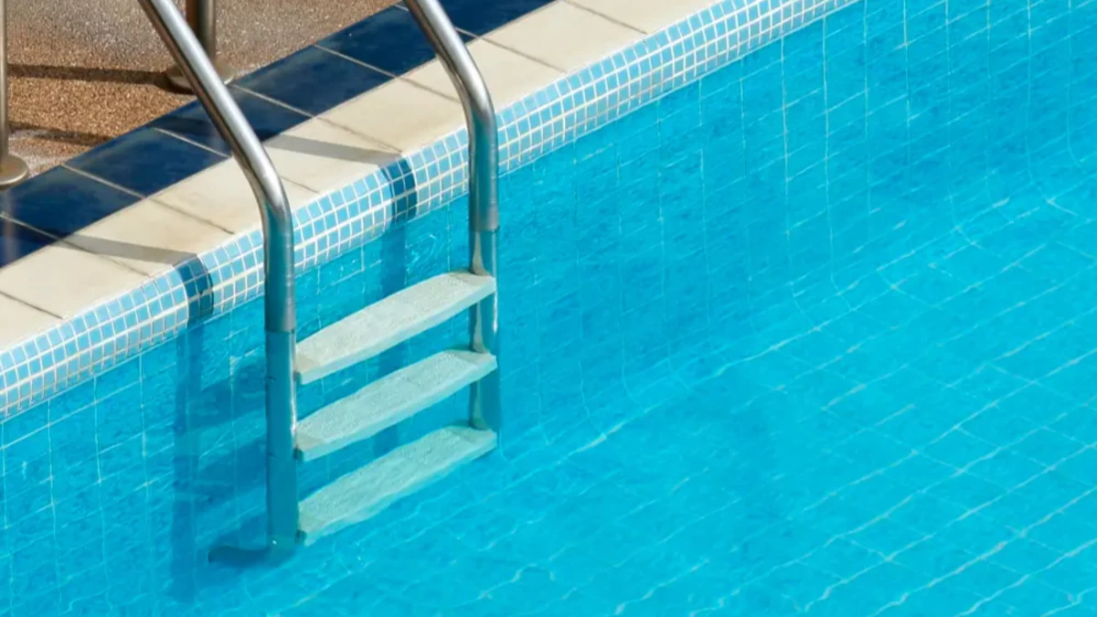 Morte de homem encontrado em piscina de condomínio na zona oeste é investigada