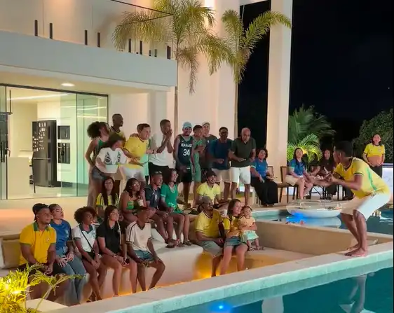 Influenciador finge gol do Brasil para enganar vizinhos e vídeo viraliza
