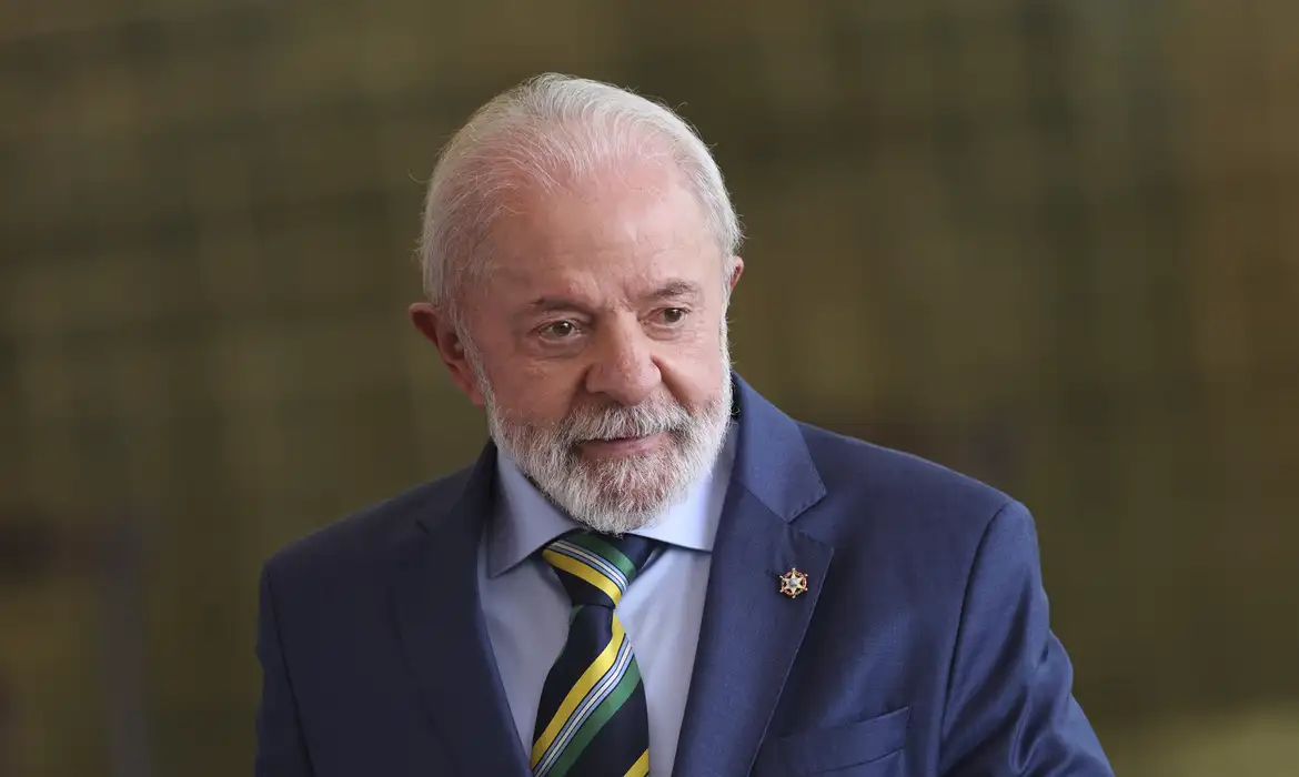 Presidente Lula passa por cirurgia no olho nesta sexta-feira (30) em hospital de Brasília