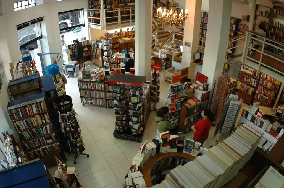 Mulheres são 61% dos leitores no brasil; homens ainda são autores mais vendidos