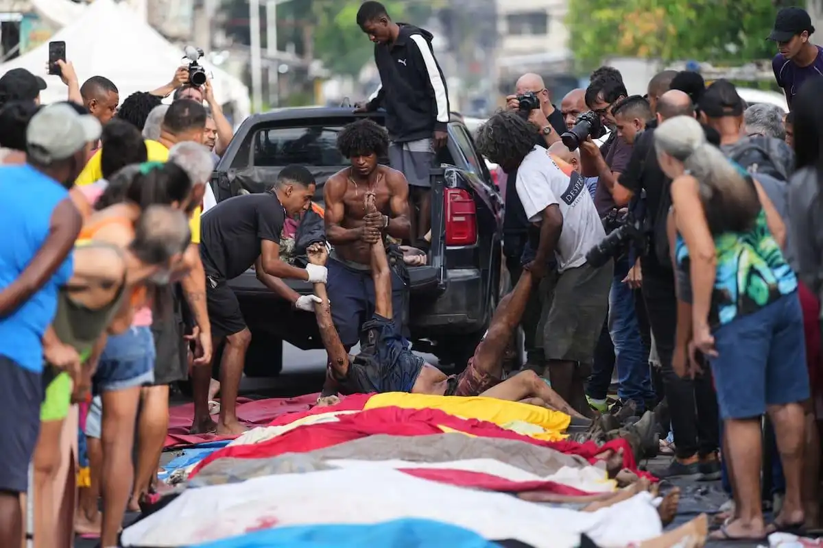 Megaoperação no Rio deixa ao menos 64 mortos e moradores relatam dezenas de corpos encontrados