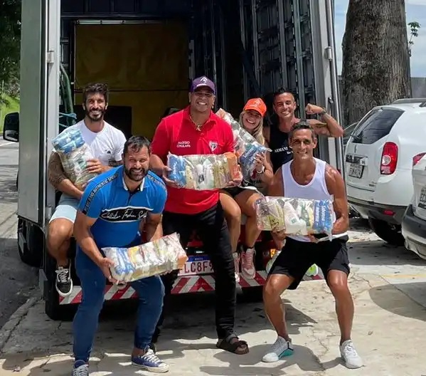 Aloísio Chulapa, Marcelo Pavão e outros ex-jogadores arrecadam duas toneladas de alimentos para Litoral Norte em campanha
