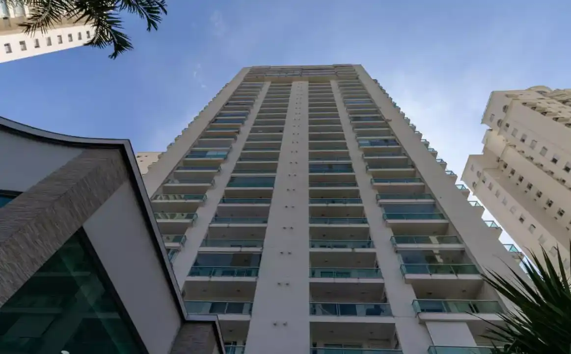 Expulso do condomínio: homem que escalou prédio com lençóis para invadir apartamento de vizinha perde acesso ao edifício