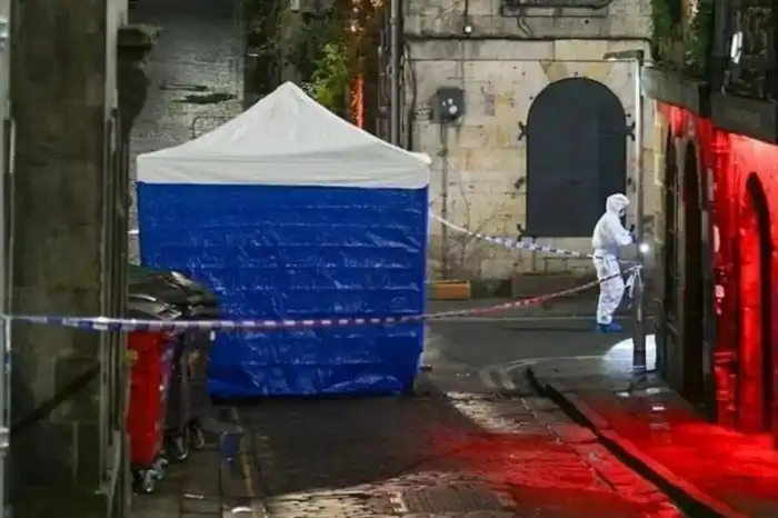 Cabeça decepada em acidente é confundida com decoração de Halloween