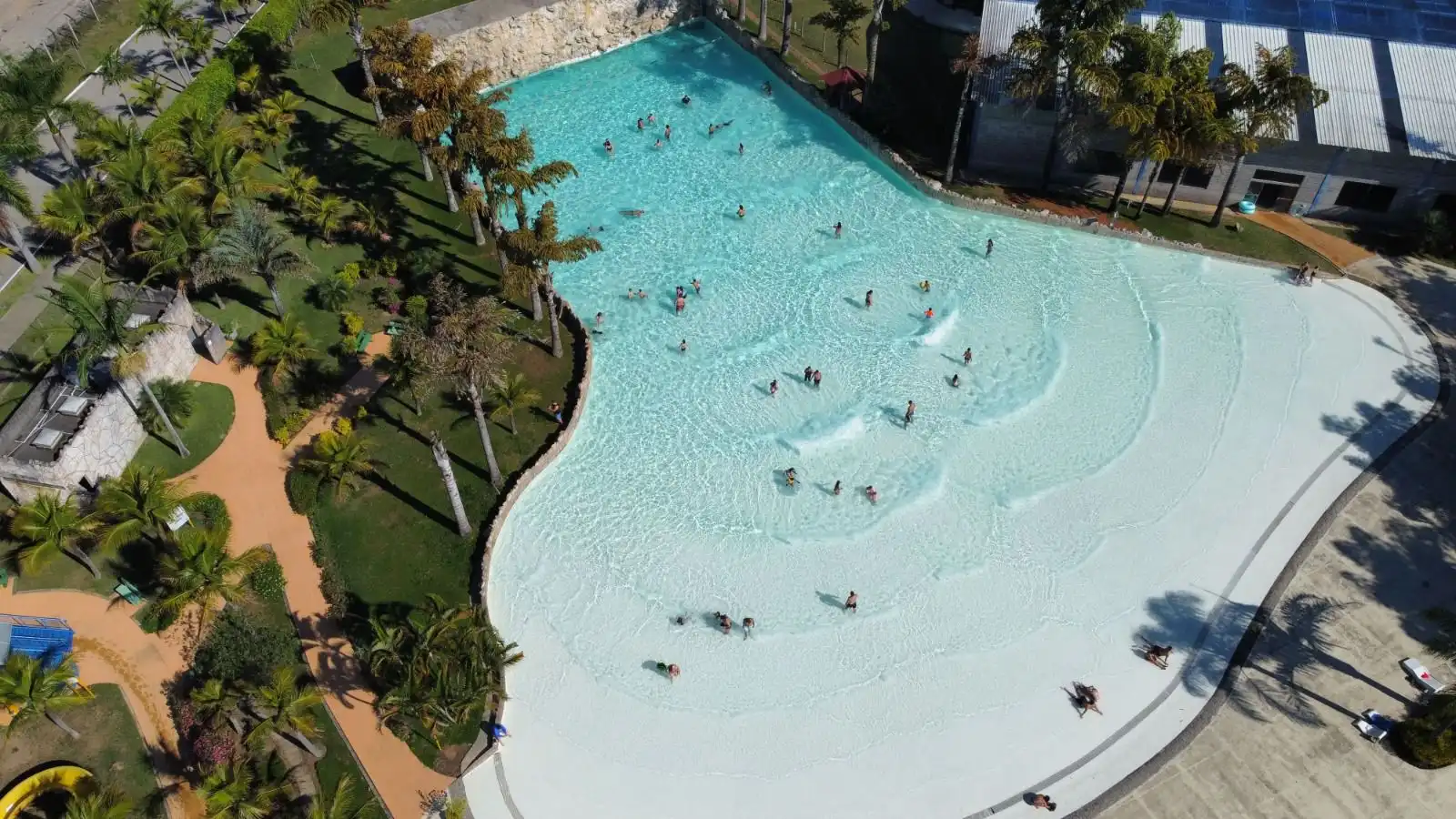 Sol e calor aumentam procura pelo Thermas do Vale em São José