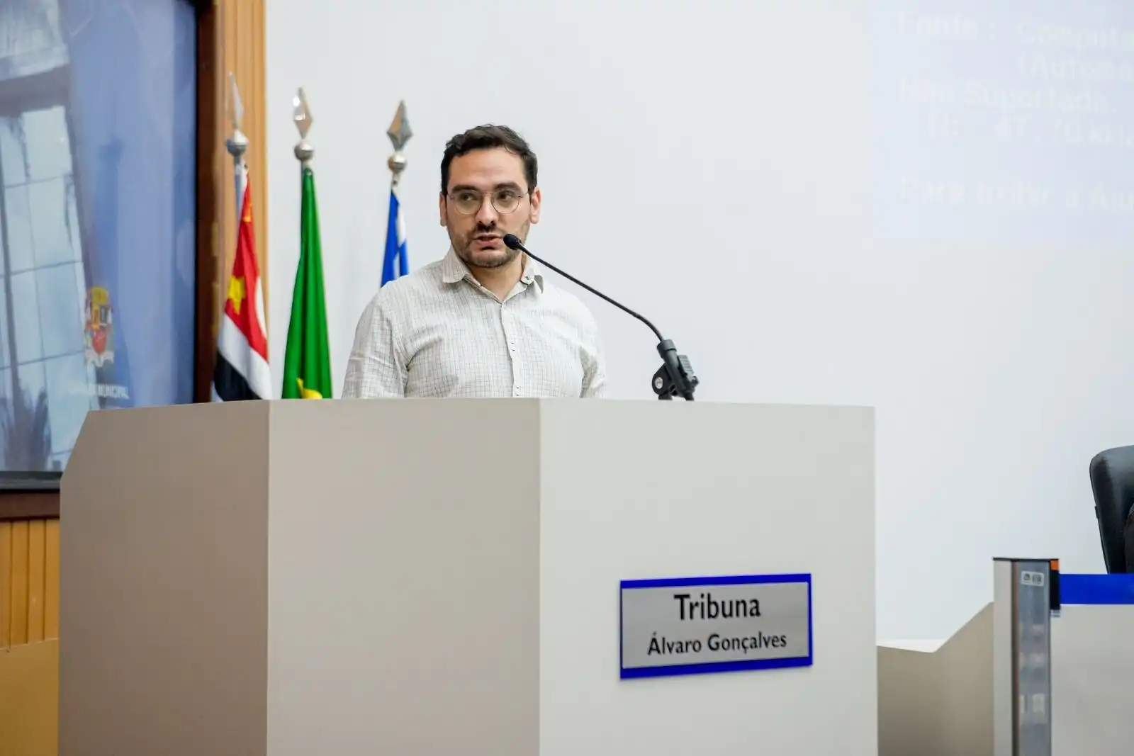 Vereador Thomaz Henrique pede suspensão do programa que traz usuários de drogas a São José