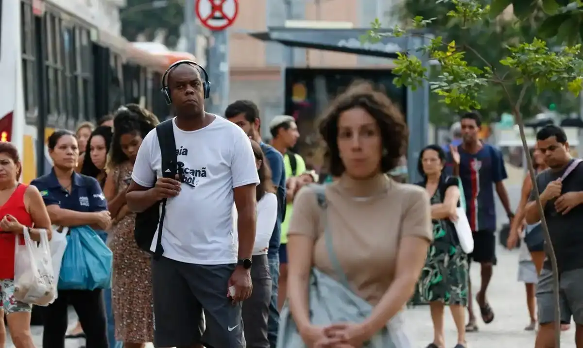 Brasil tem menos homens do que mulheres, aponta PNAD Contínua do IBGE
