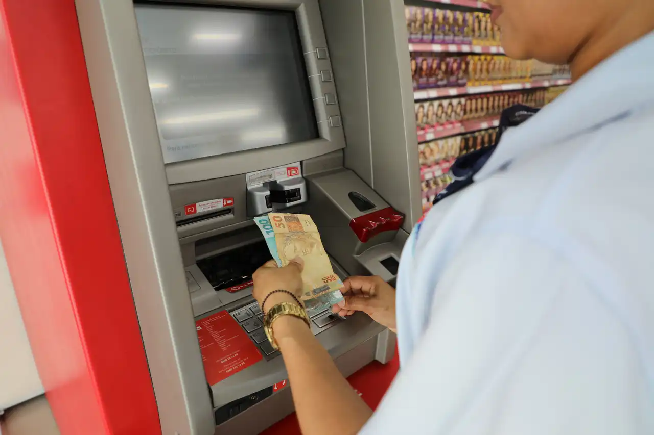 Abono salarial começa a ser pago nesta segunda-feira; veja quem tem direito e como sacar