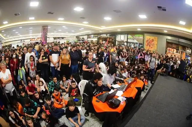 Shopping Jardim Oriente recebe Carol Valença, dubladora do Luffy