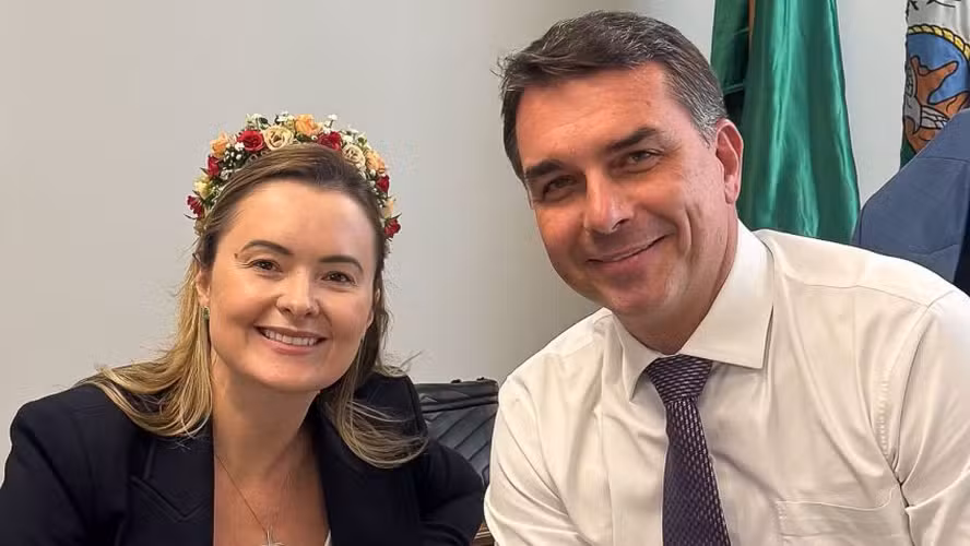 Eduardo Bolsonaro lança apoio à deputada de SC para vice de Flávio