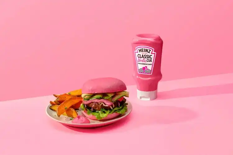 Heinz e Mattel lançam edição limitada de molho rosa “Barbiecue”